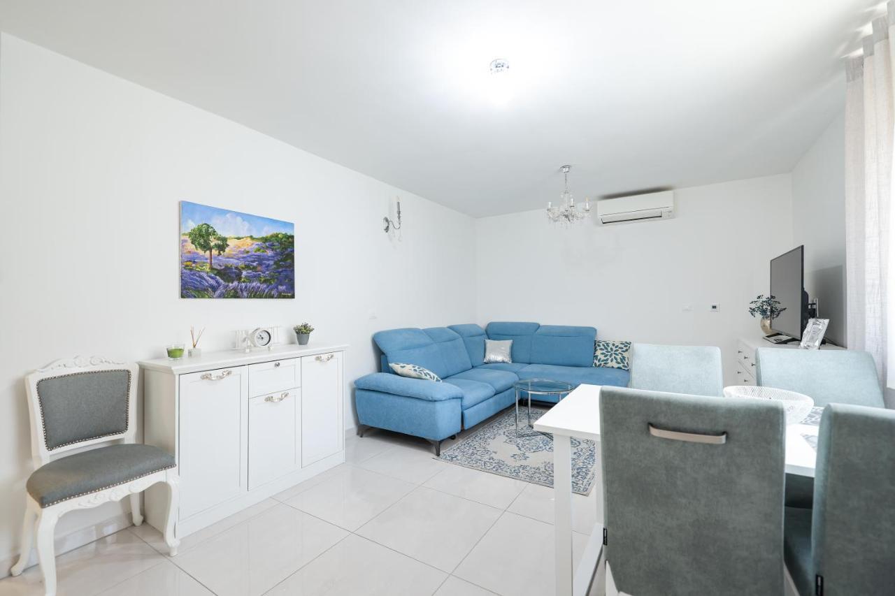 Two Bedroom Apartment With A Balcony Relja 扎达尔 外观 照片